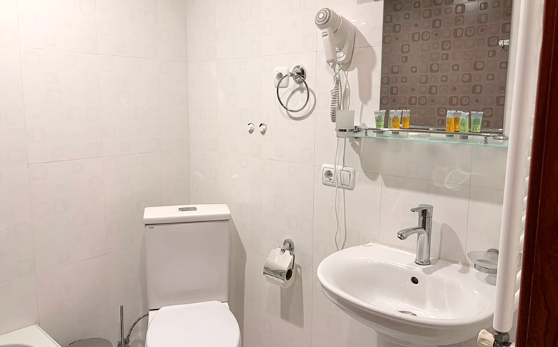 ნომრები 2, 3 ან 4 სტუმარზე საუზმით, აივნით და ხედით გუდაურში8