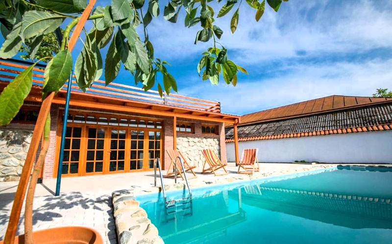 ნომრები 2 სტუმარზე საუზმით/საუზმის გარეშე ლაგოდეხში